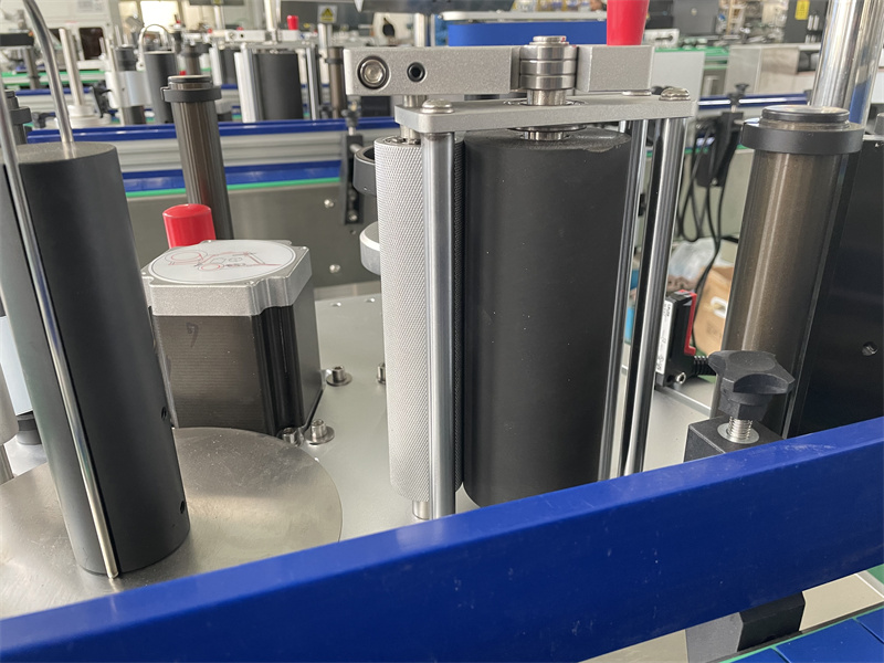 Pull label mechanism