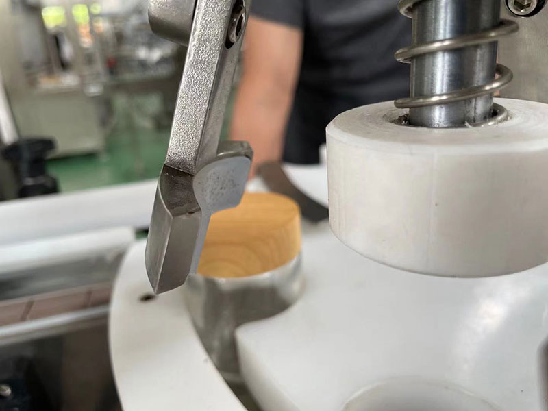 Rotary Pick and Place Bottle Capping Machine Details