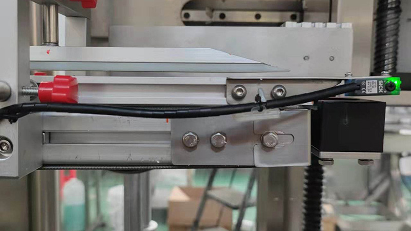 Tracking Bottle Screw Capping Sealing Machine Details
